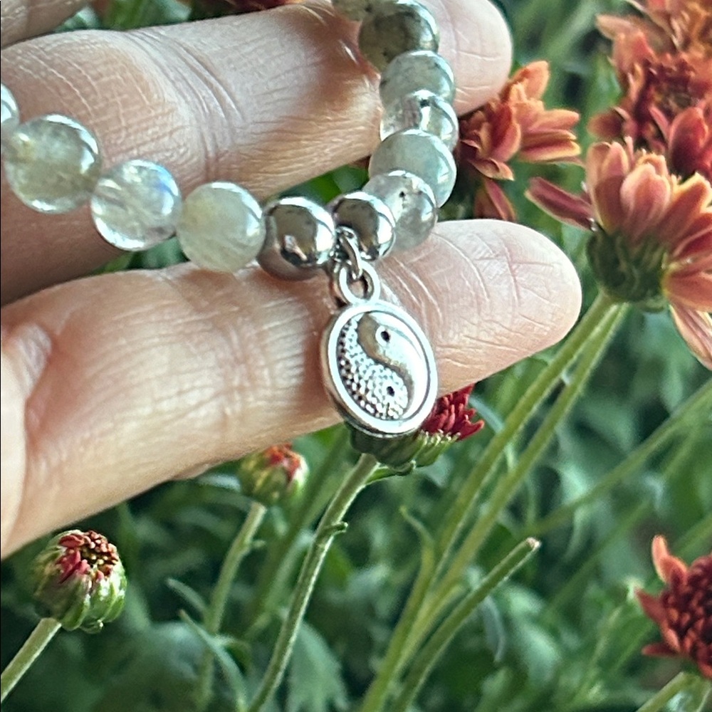 Handmade Labradorite + Hematite Beaded Bracelet with Yin Yang ☯️ Silver Charm - Picture 4 of 4
